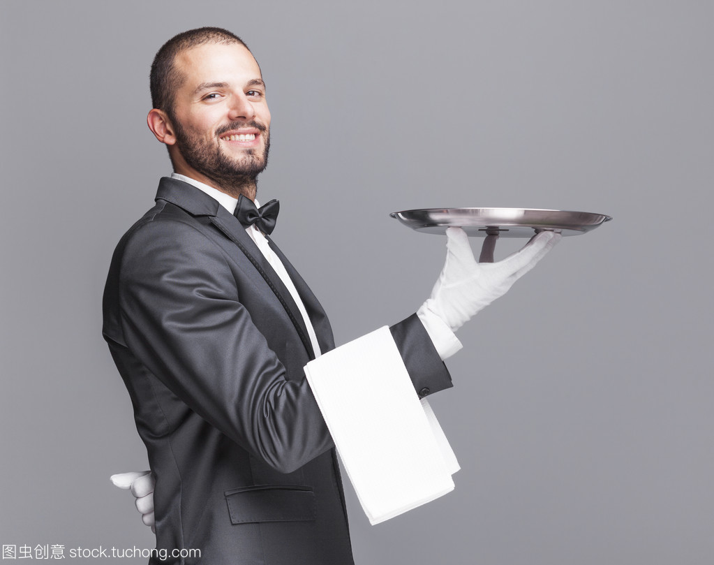 微笑服務(wù) 餐飲業(yè)的手持銀托盤之美